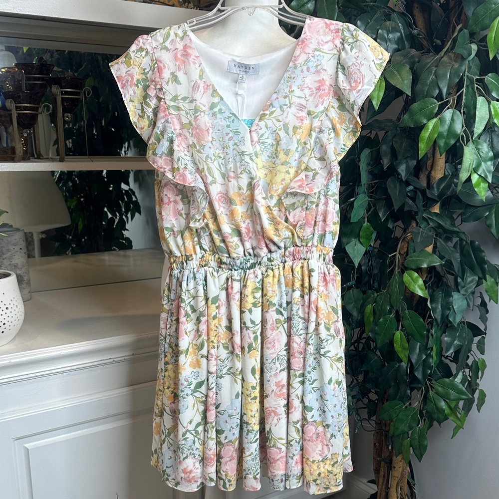 🆕NWTHayden Floral Mini Dress with Ruffle Sleeves, M